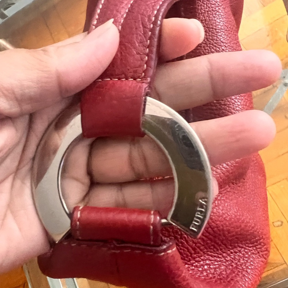 Vintage FURLA Red Pebble Leather. In great condition. Large with silver hardware - Picture 4 of 15